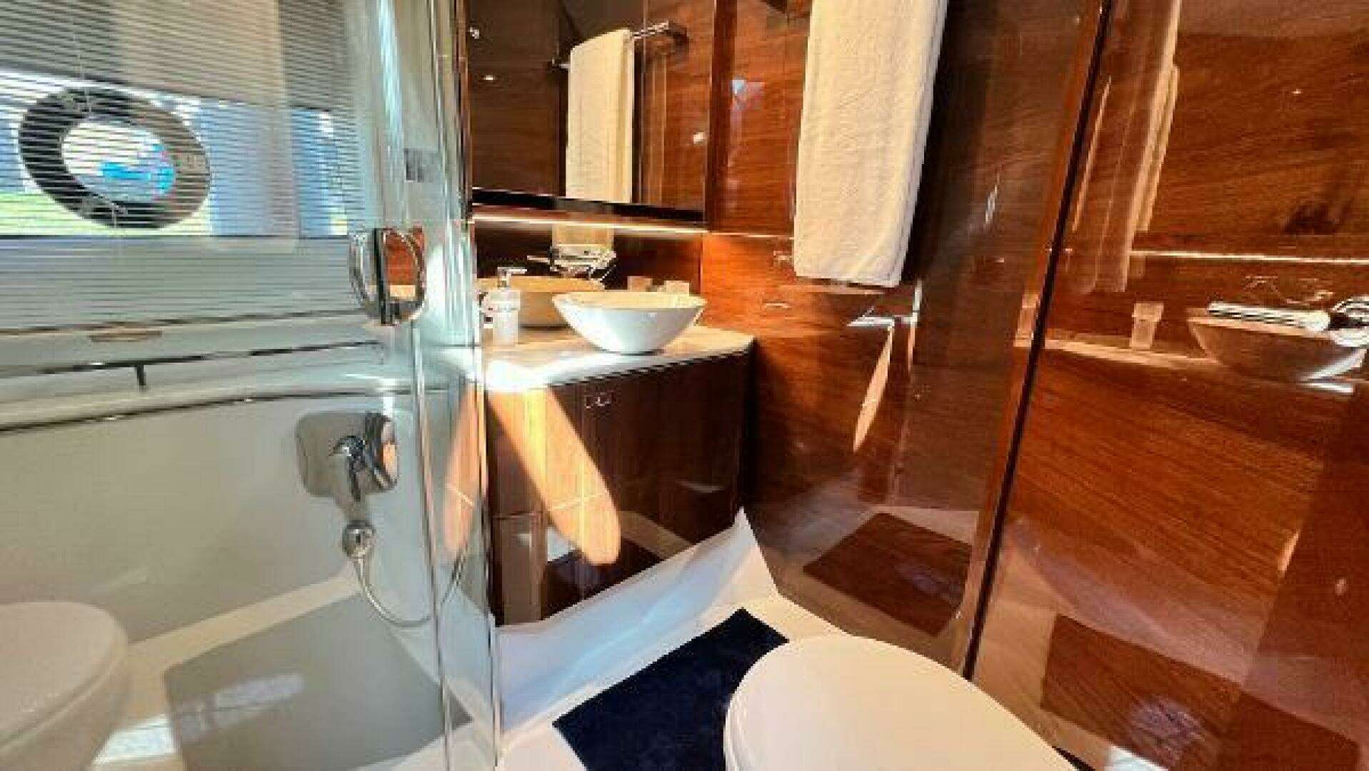 2019 Princess F62 - Image 26