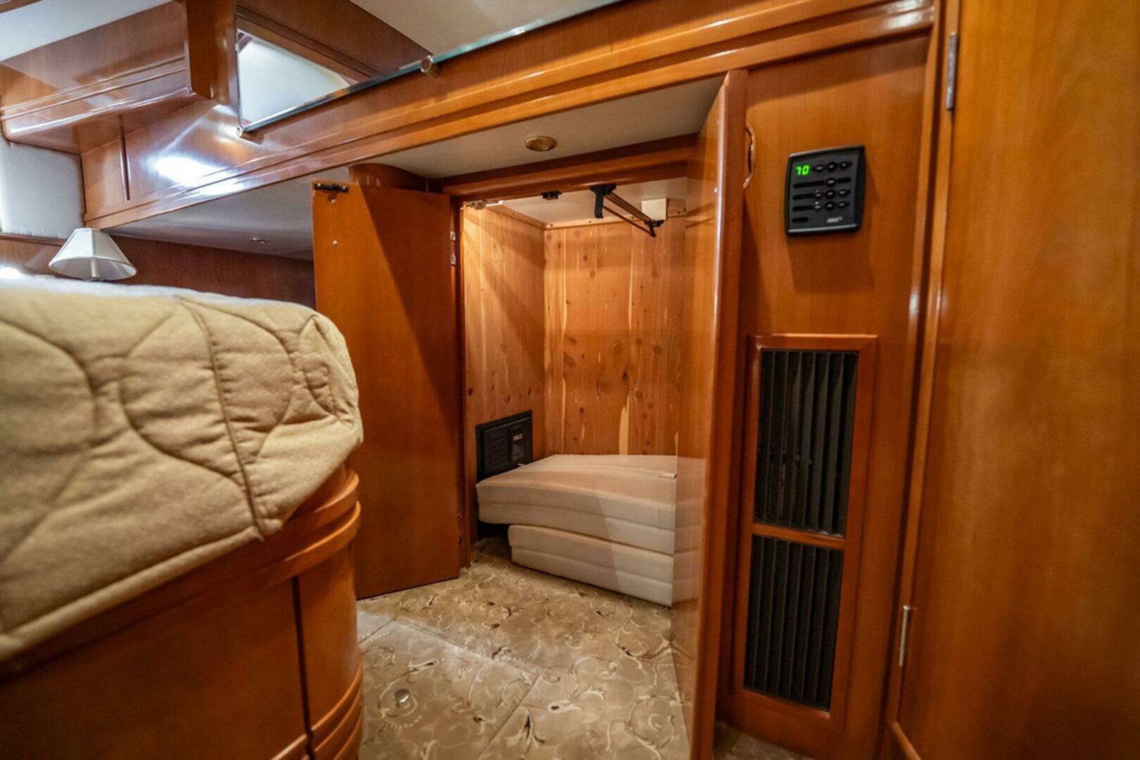 2005 Carver 56 Voyager - Image 34