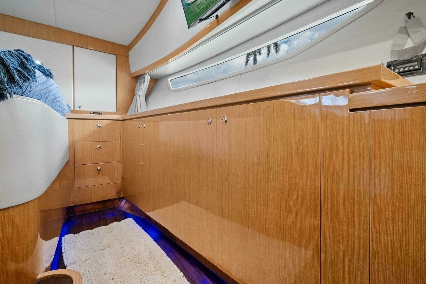 2018 Mares 47 Outboard Express Catamaran - Image 33