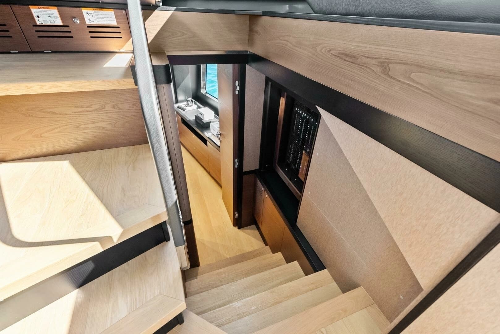 2025 Absolute 75 Navetta - Image 17