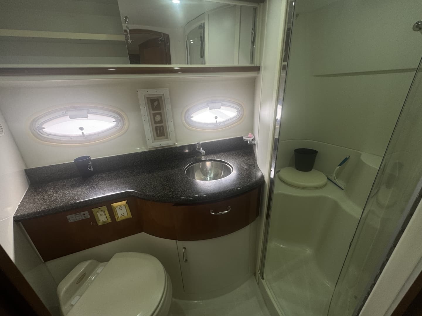 2003 Carver 444 Cockpit Motor Yacht - Image 25