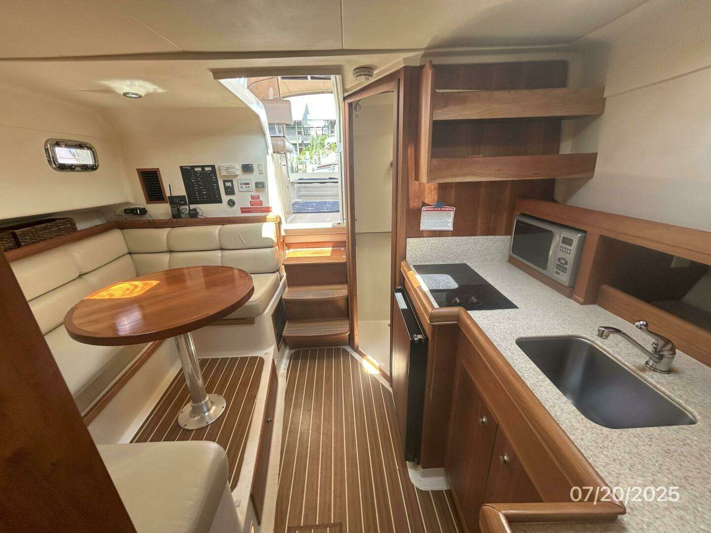 2006 Mainship Pilot - Image 31