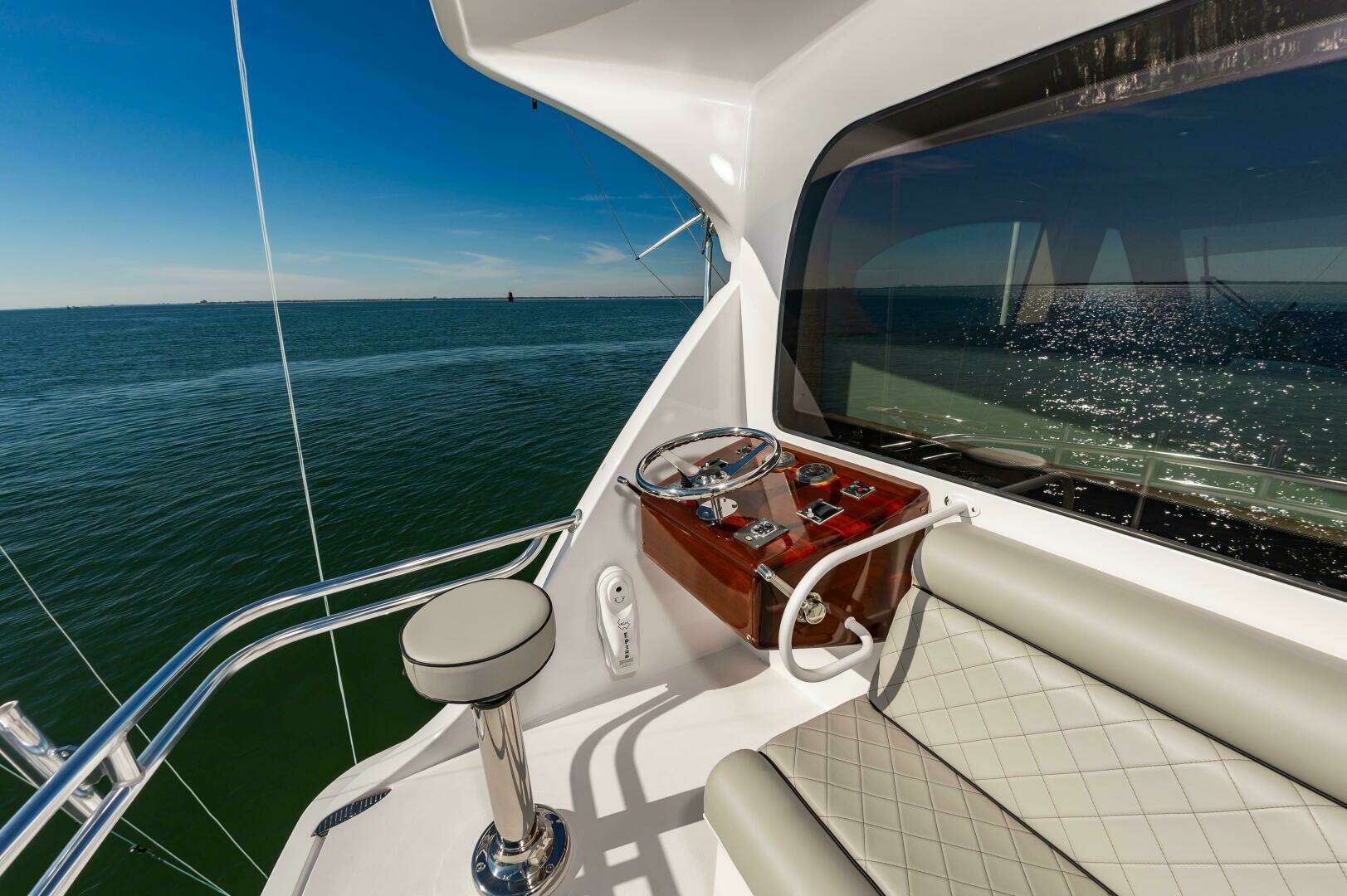 2008 Hatteras 64 Enclosed Bridge - Image 4