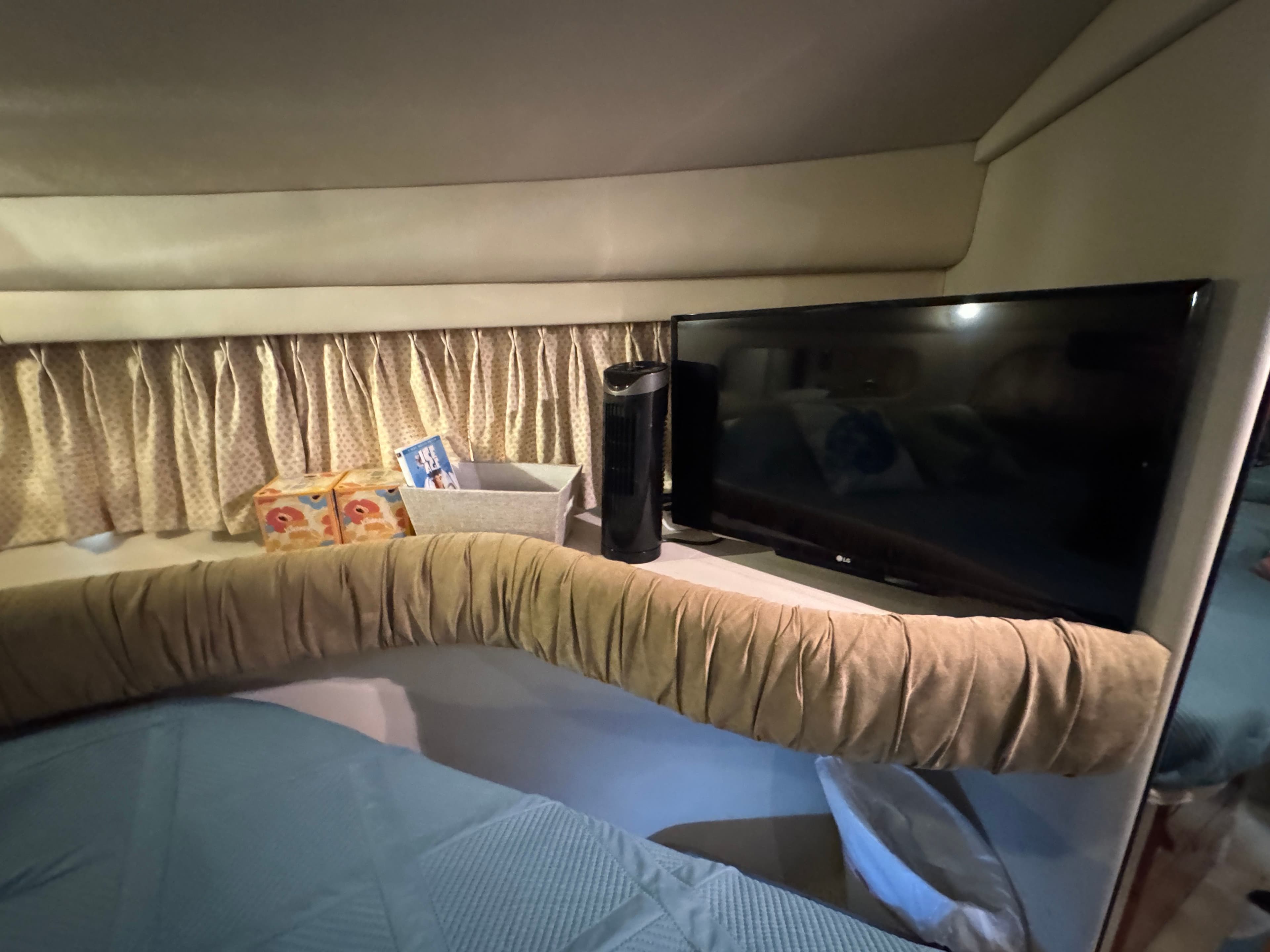 2001 Sea Ray 380 Aft Cabin - 73