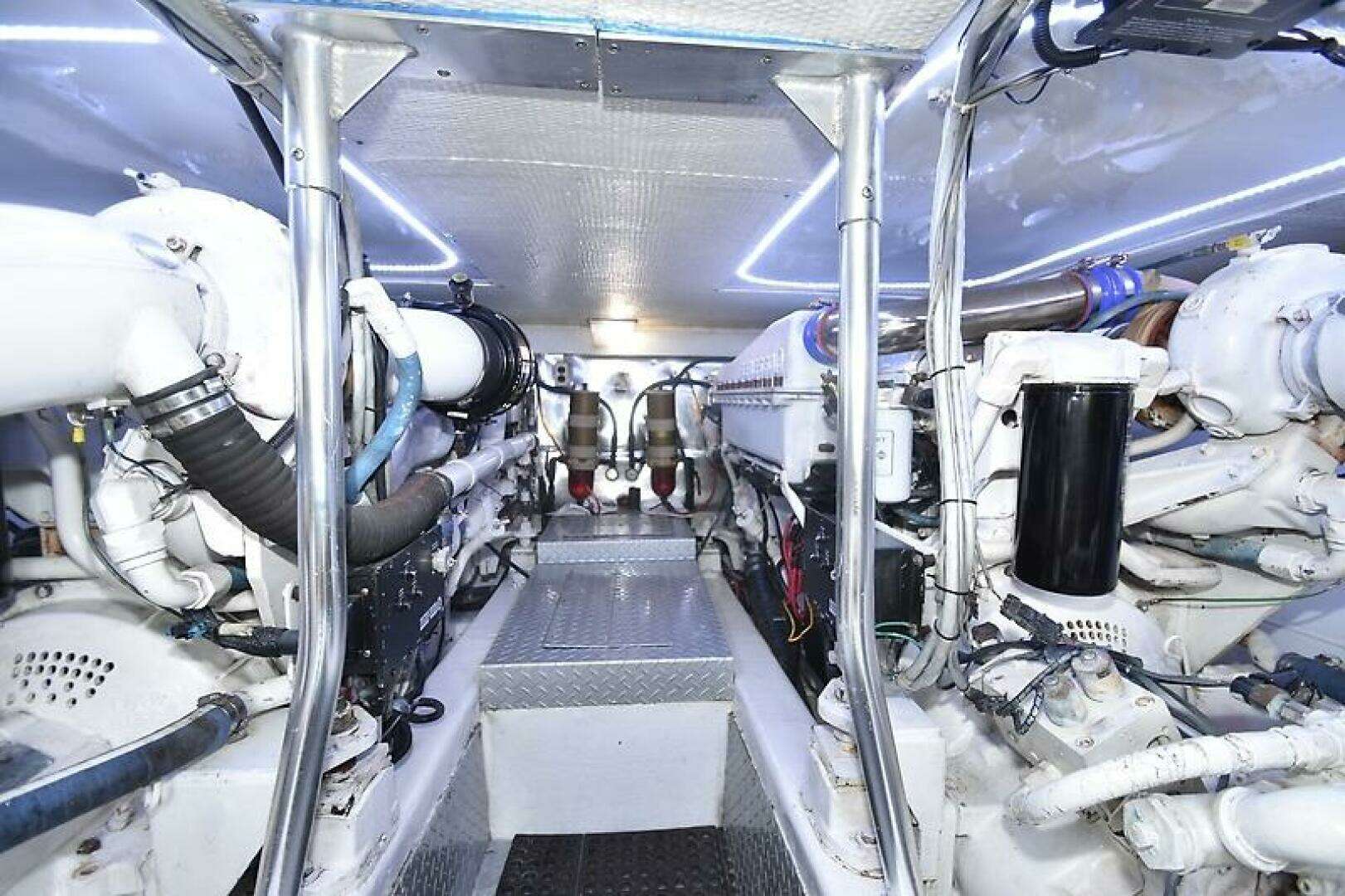 2000 Ocean Yachts 48 Convertible - Image 4