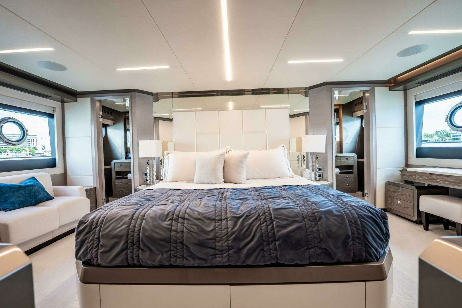 2021 Ocean Alexander 27 Explorer - Image 32