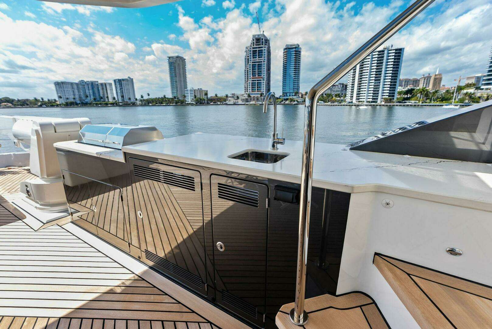 2024 Ocean Alexander 35 Revolution - Image 14