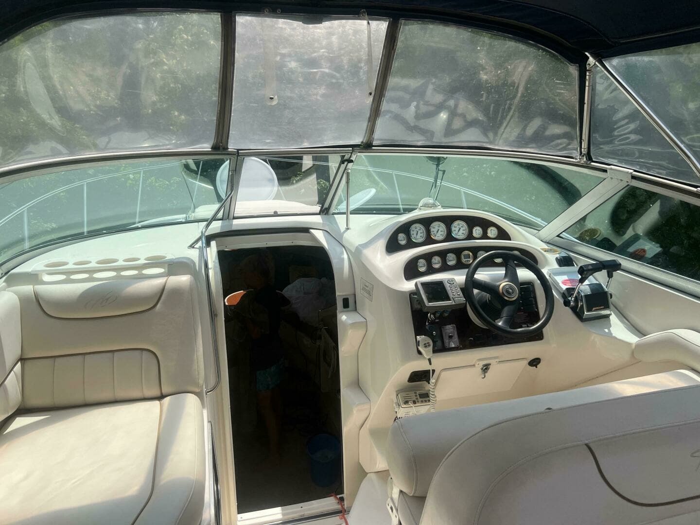 2000 Monterey 302 Cruiser - Image 12