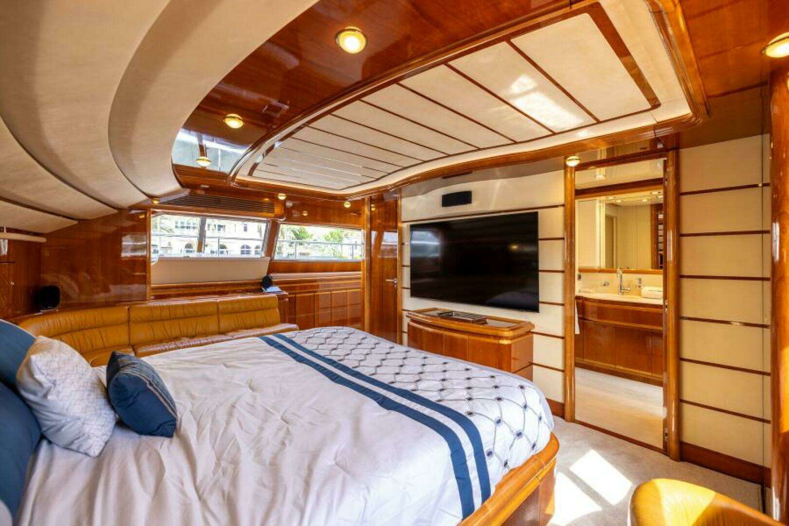 2001 Ferretti Yachts 94 Raised Pilothouse - Image 17
