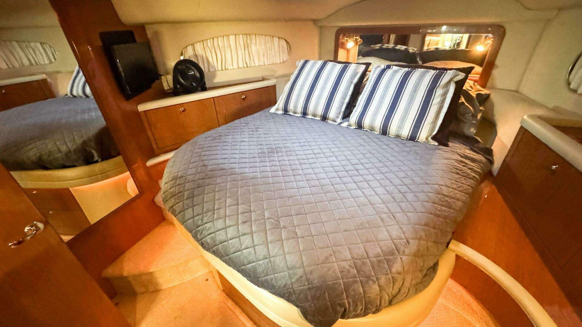 2000 Sea Ray 420 Aft Cabin - Image 48