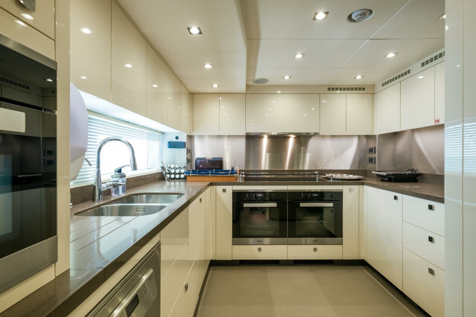 2018 Sunseeker Sunseeker 116 Yacht - Image 42
