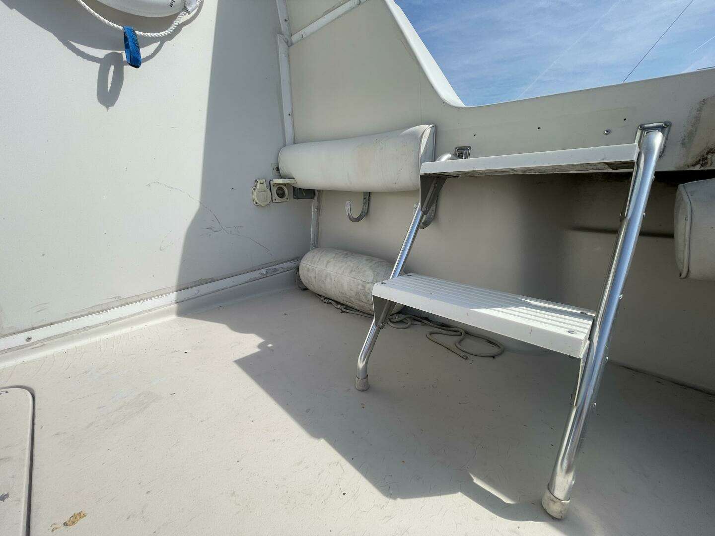 1989 Silverton 37 Convertible - Image 18