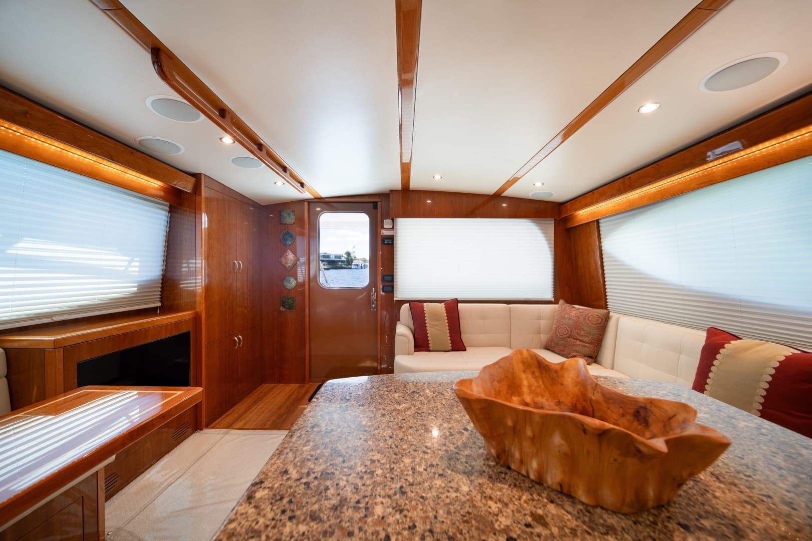 2017 Hatteras 54 GT - Image 25