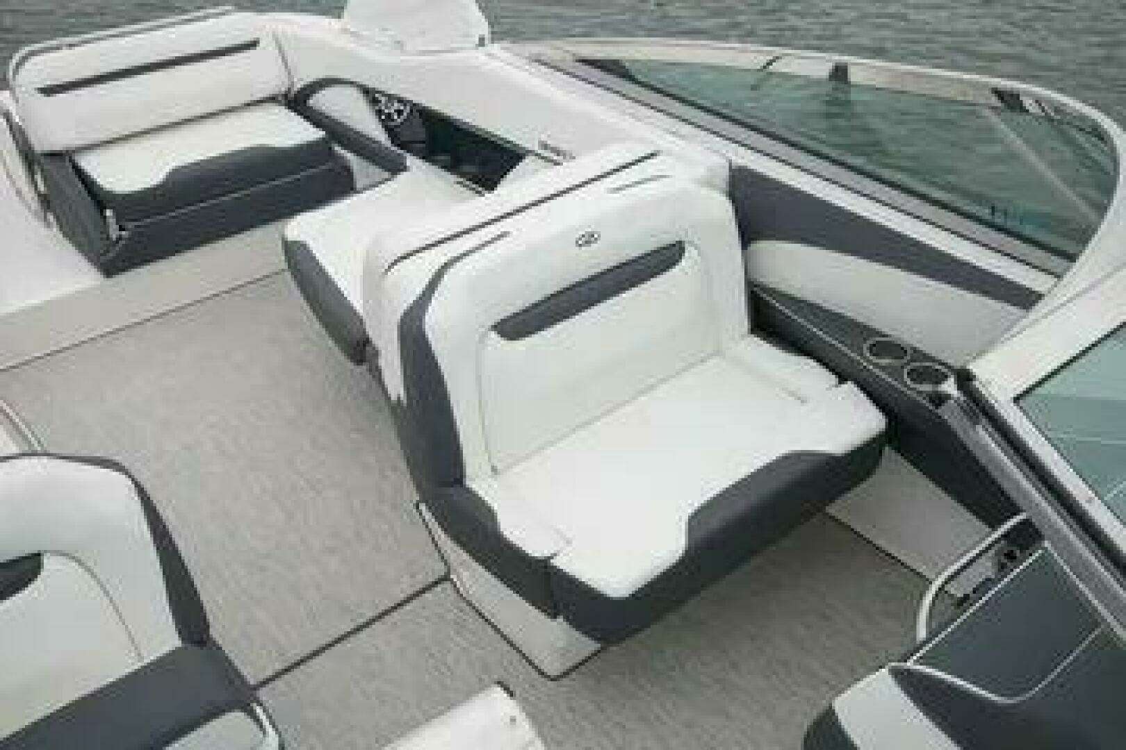 2016 Regal 3200 Bowrider - Image 10