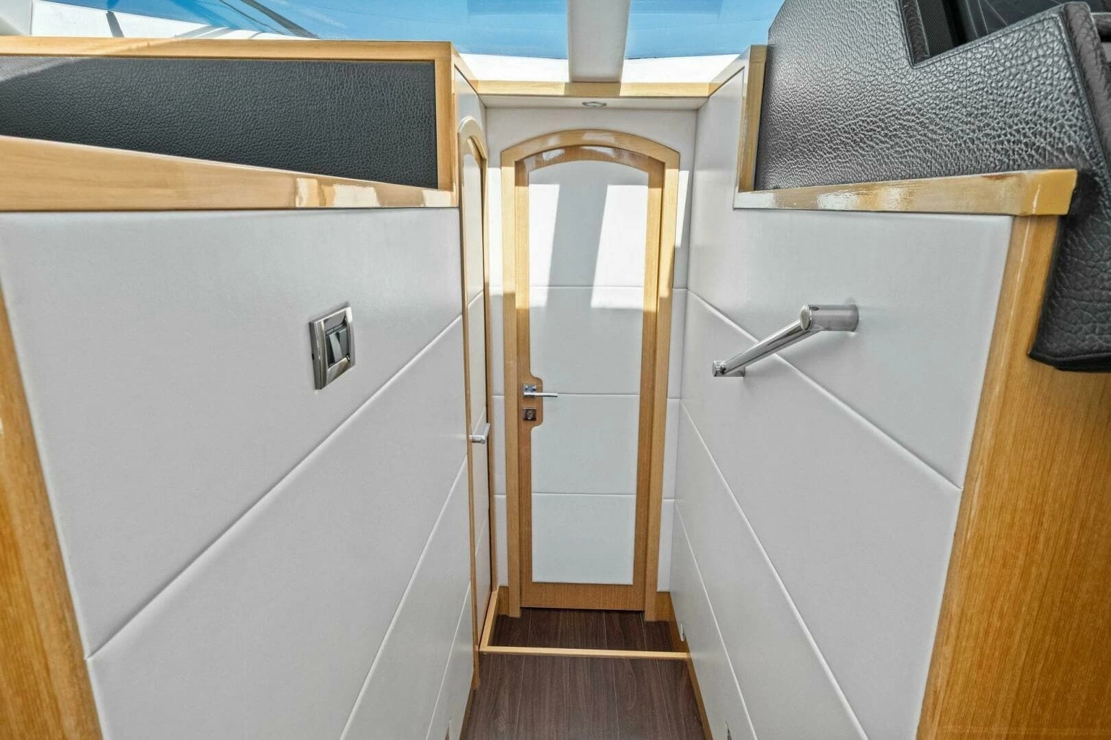 2018 Mares 47 Outboard Express Catamaran - Image 9