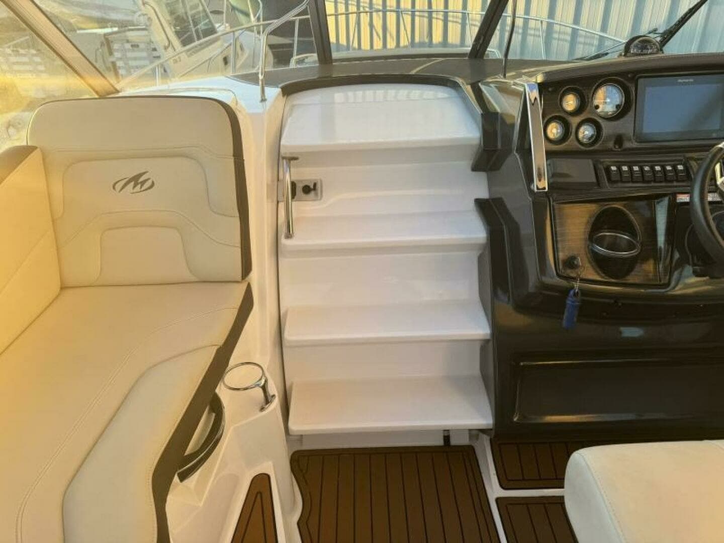 2018 Monterey 295 Sport Yacht - Image 19
