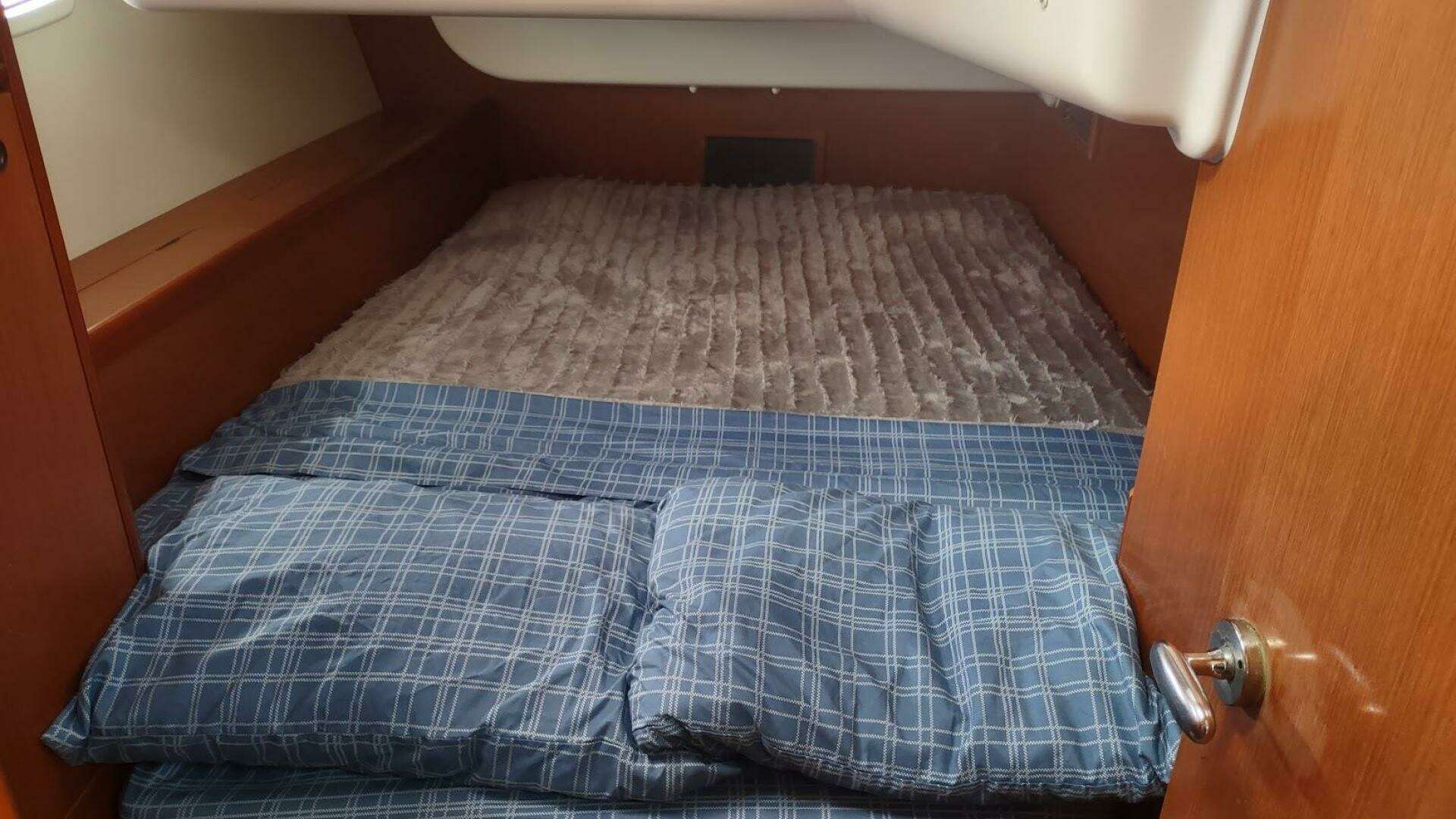 2011 Beneteau Oceanis 43 - Image 11