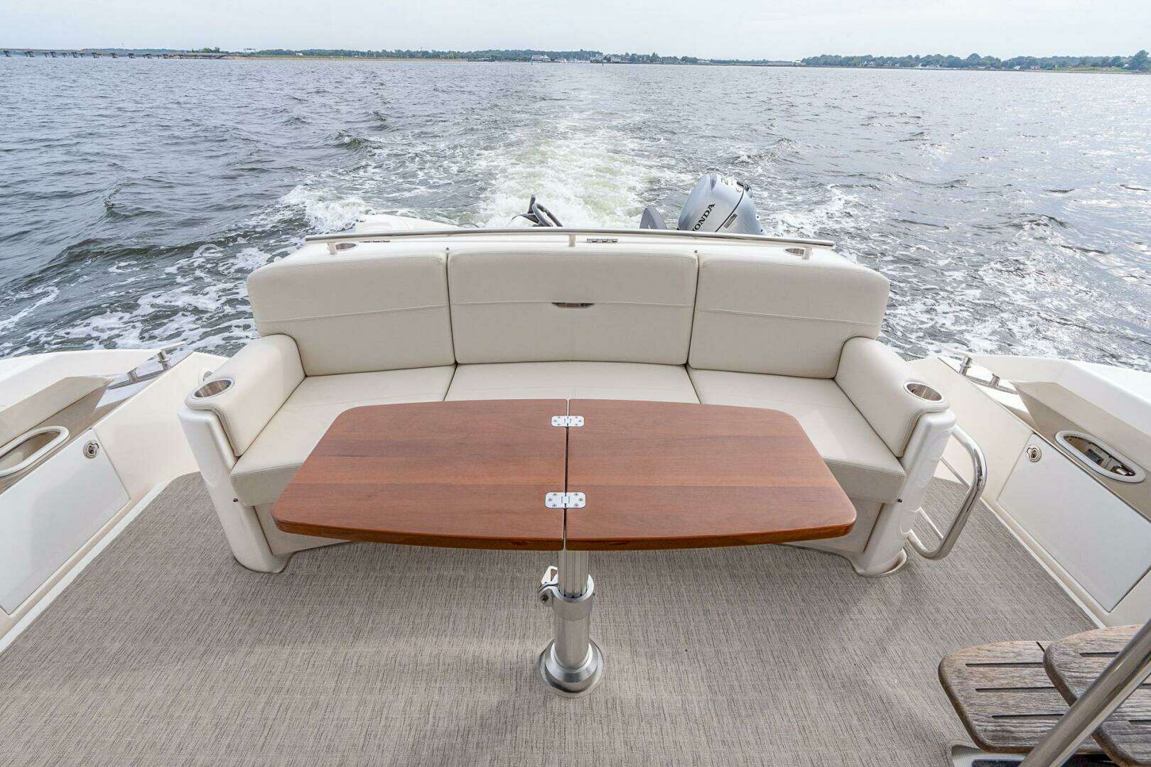 2021 Tiara Yachts 4400 Flybridge - Image 11
