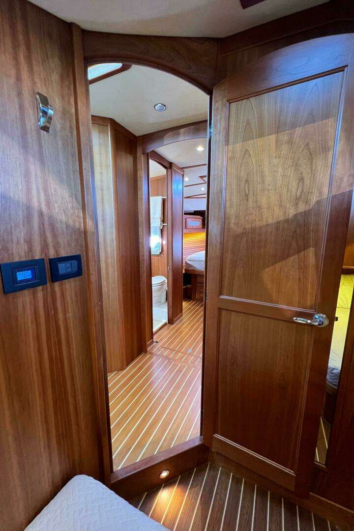2018 Sabre 45 Salon Express - Image 20