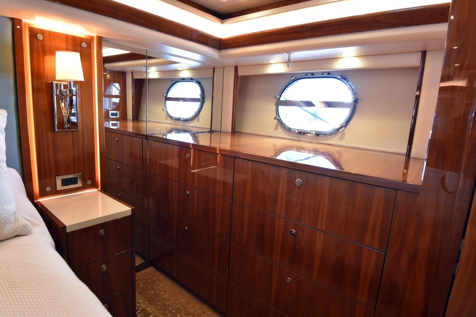 2019 Viking 80 Skybridge - Image 34