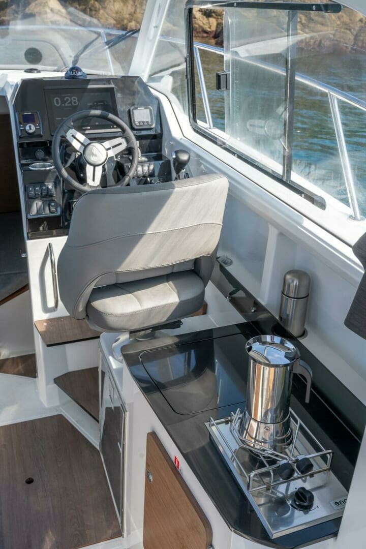 2025 Beneteau Antares 8 - Image 10