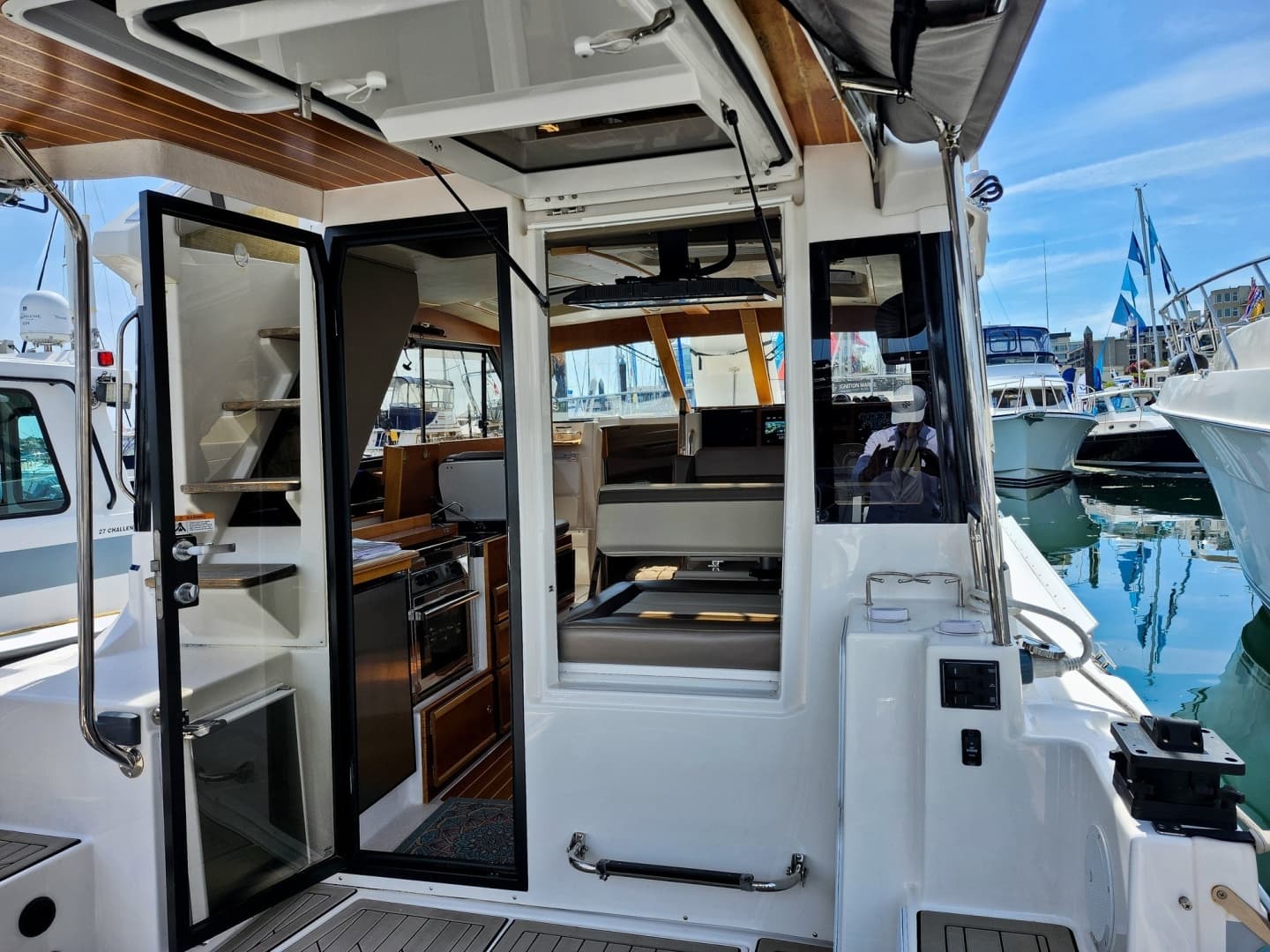 2022 Cutwater C-32 CB - Image 4