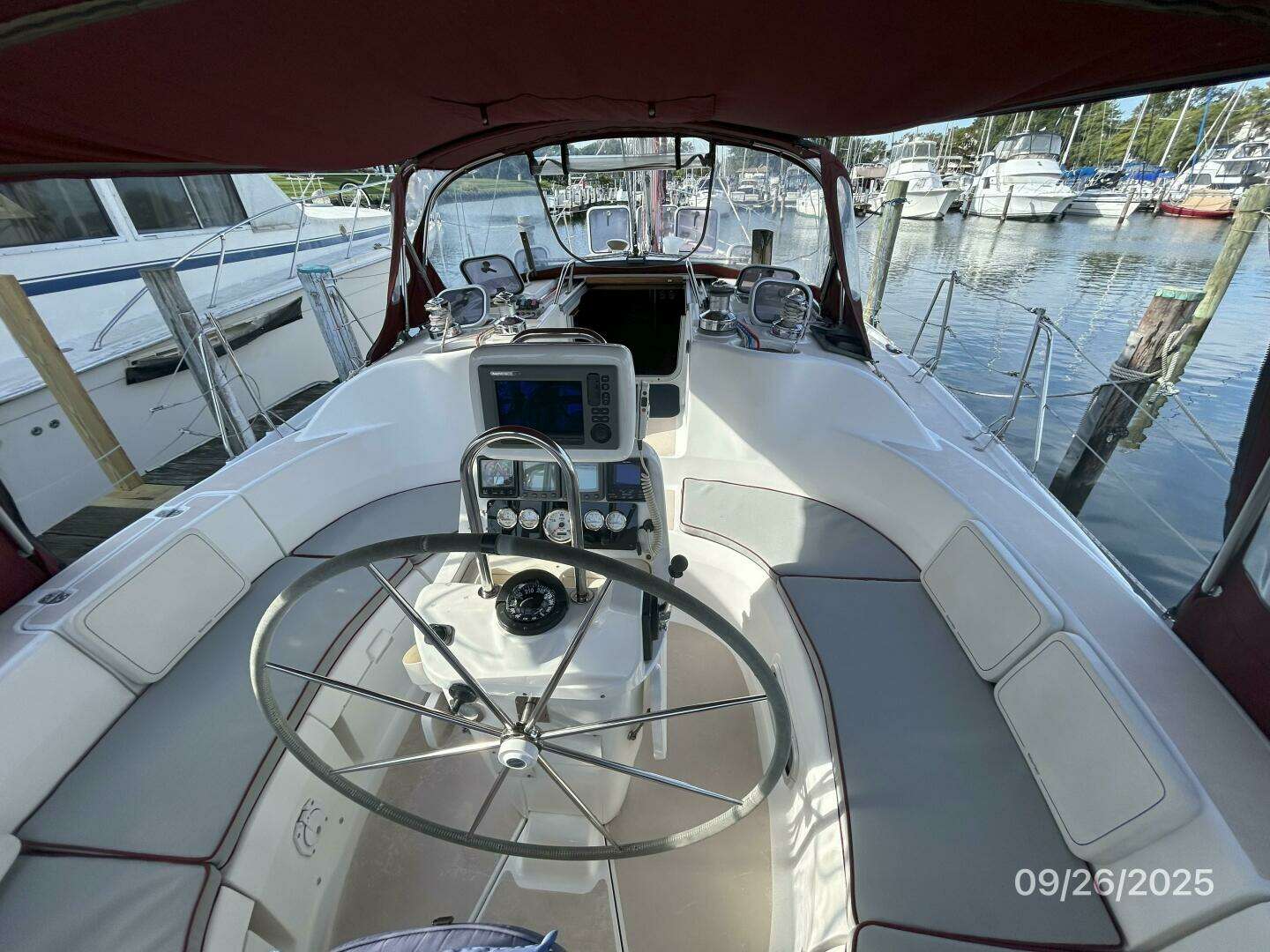 1998 Hunter 376 - Image 30