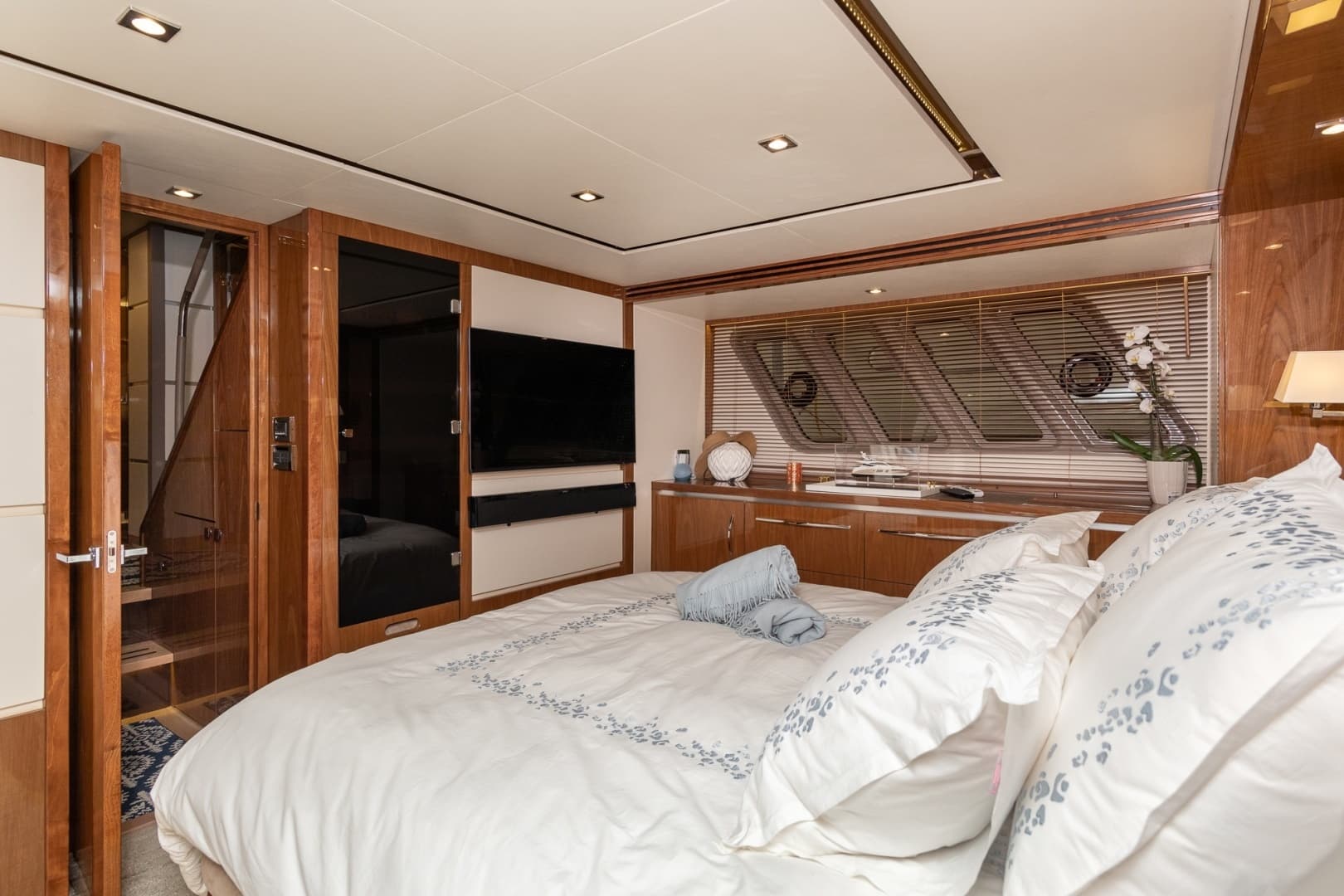 2018 Sea Ray L650 FLY - Image 56