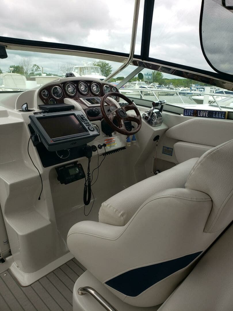 2008 Crownline 340 Cruiser - Image 9