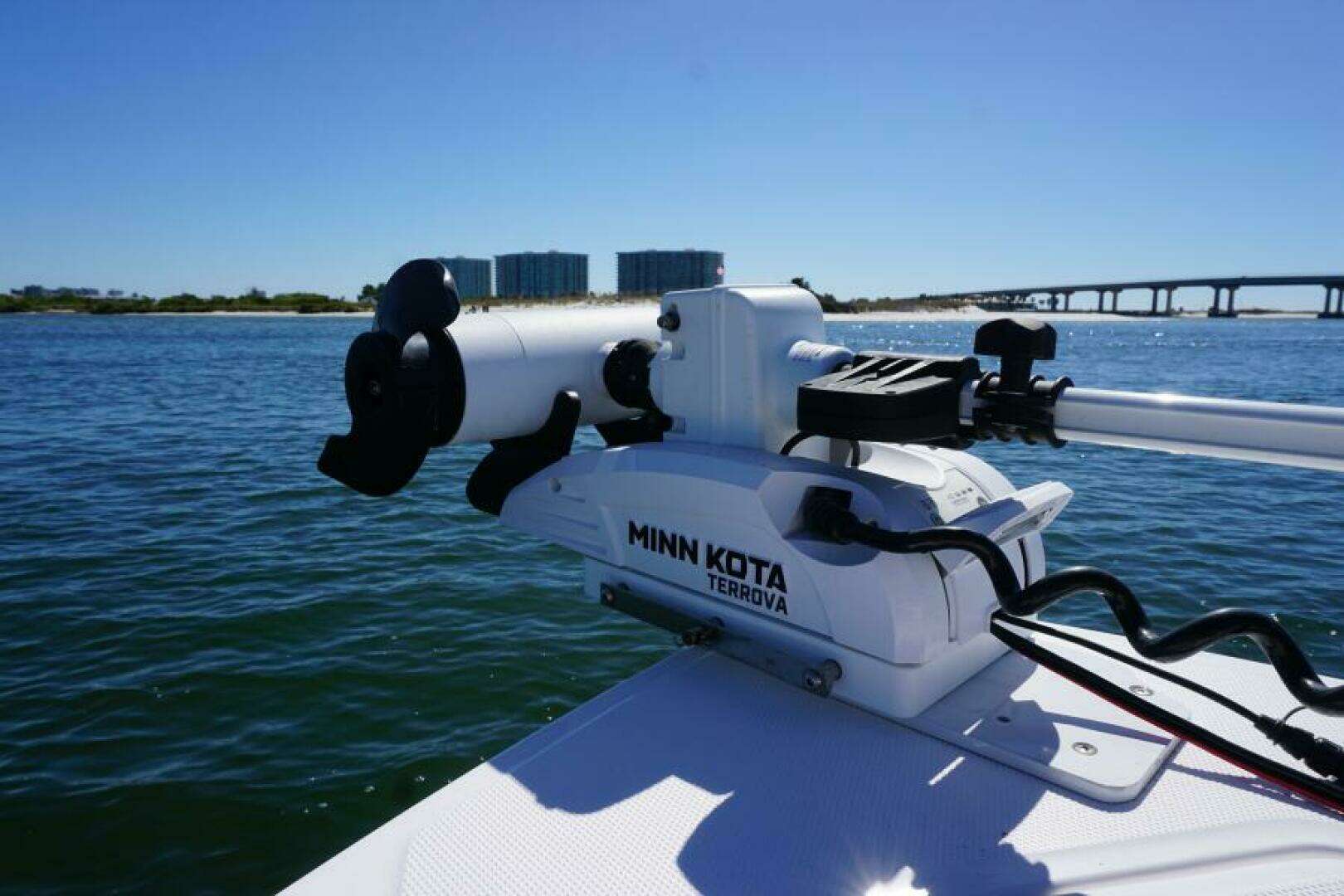 2022 Everglades 253 Center Console - Image 21