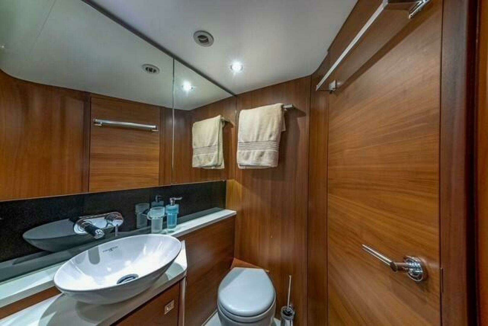 2017 Princess V48 - Image 21