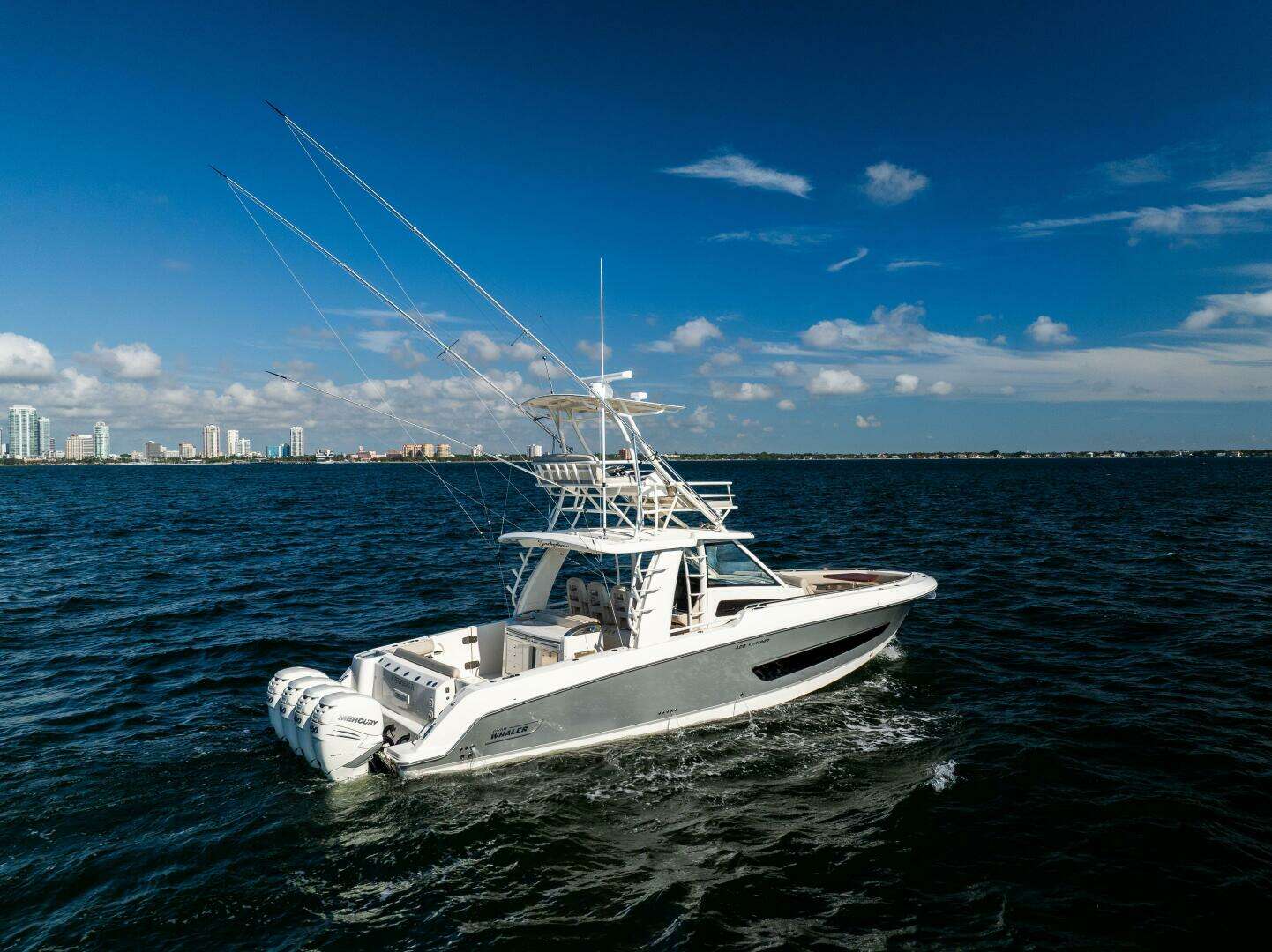 2021 Boston Whaler 420 Outrage - Image 10