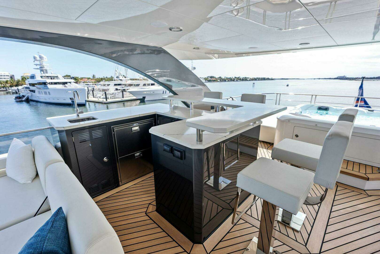 2024 Ocean Alexander 35 Revolution - Image 15