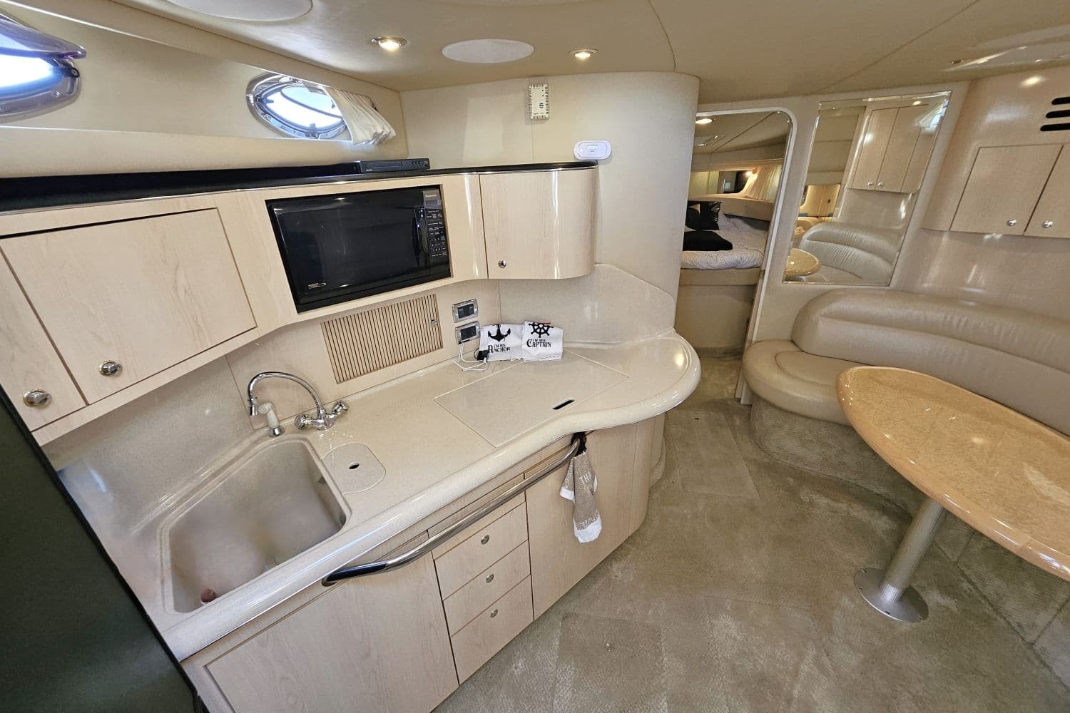2003 Sea Ray 380 Sundancer - 24