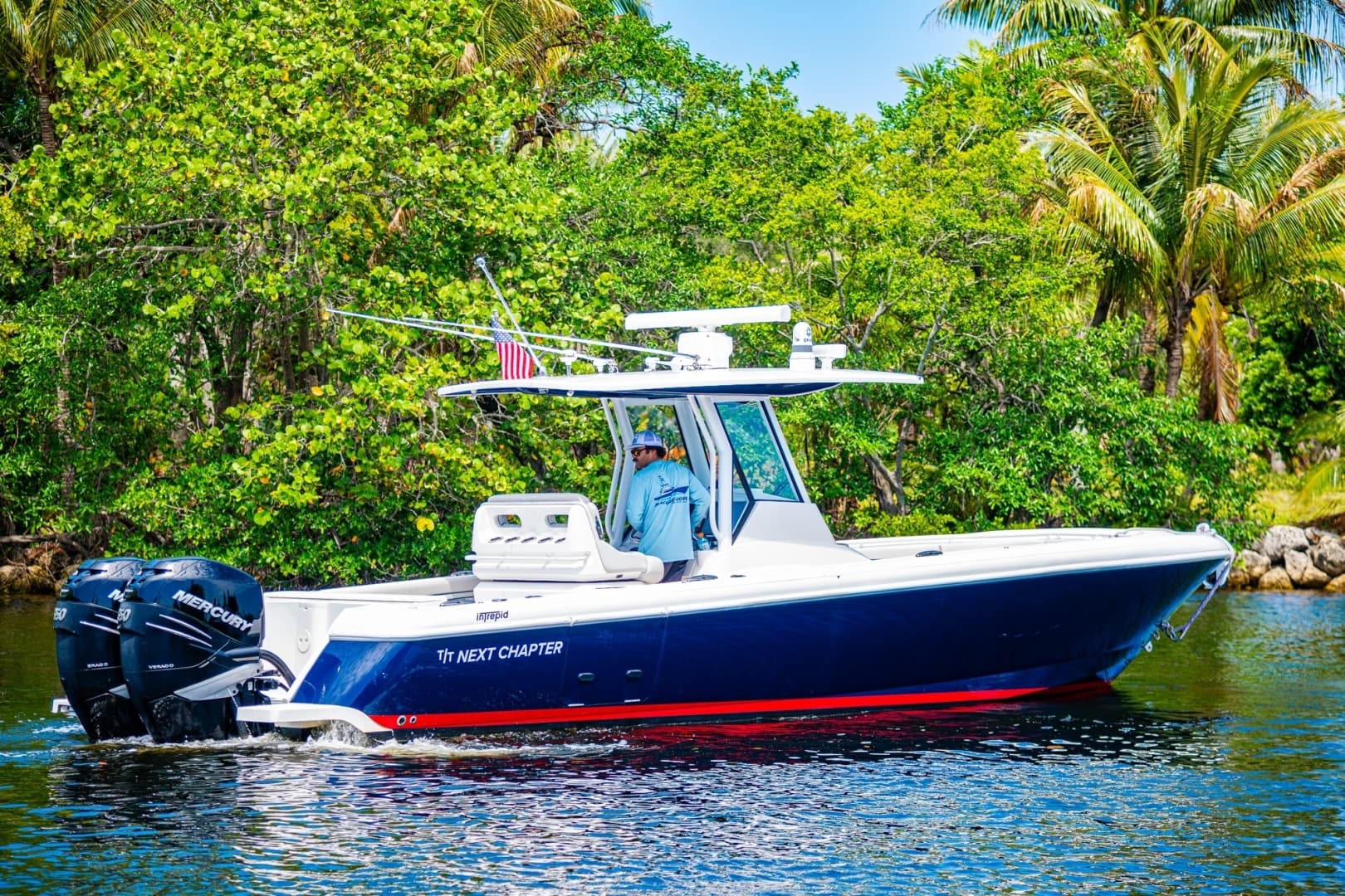 2018 Intrepid 327 - Image 3
