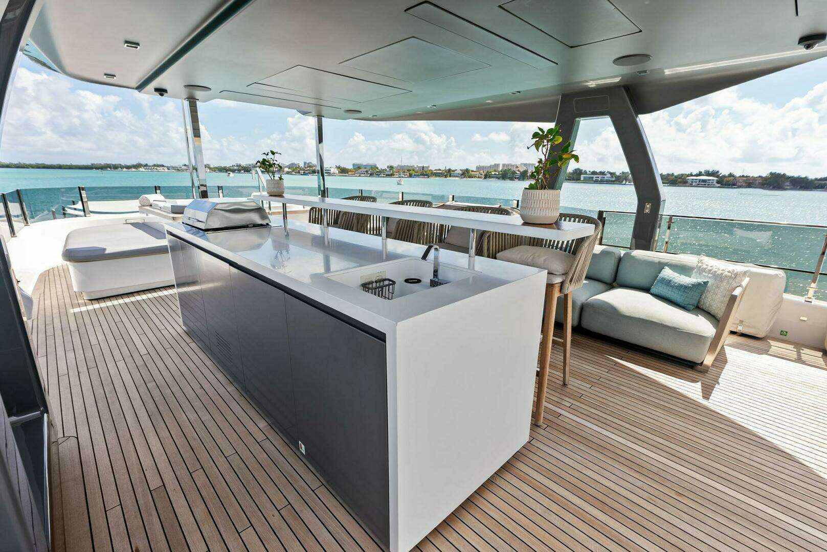 2023 Custom Line 33 Navetta - Image 6