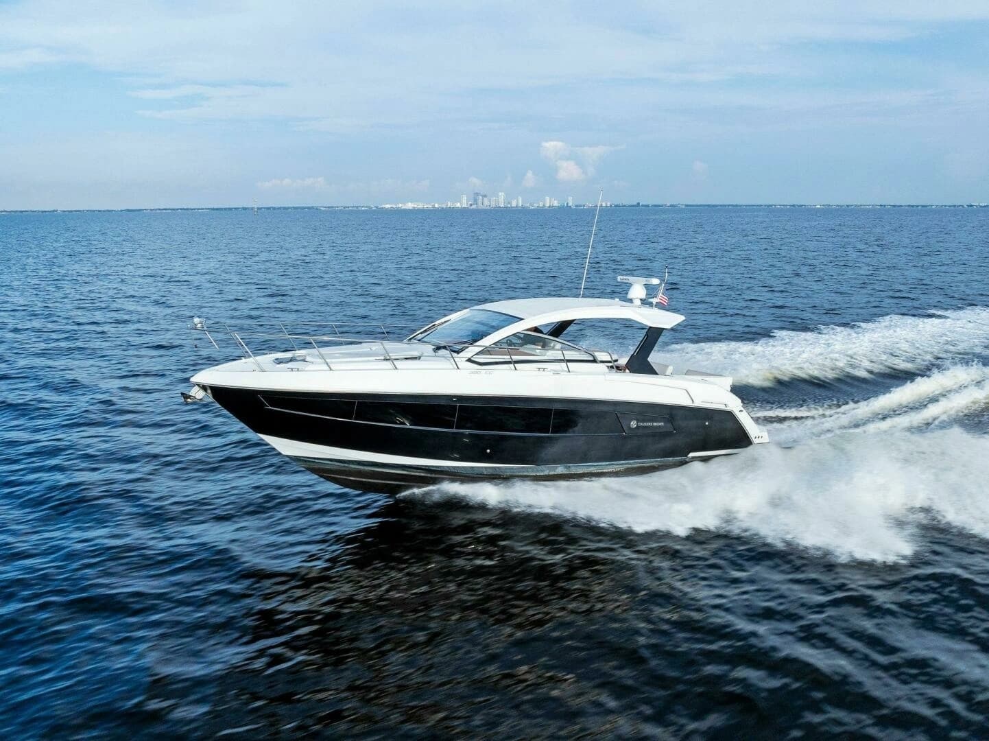 2015 Cruisers Yachts 390 Express Coupe - Image 60