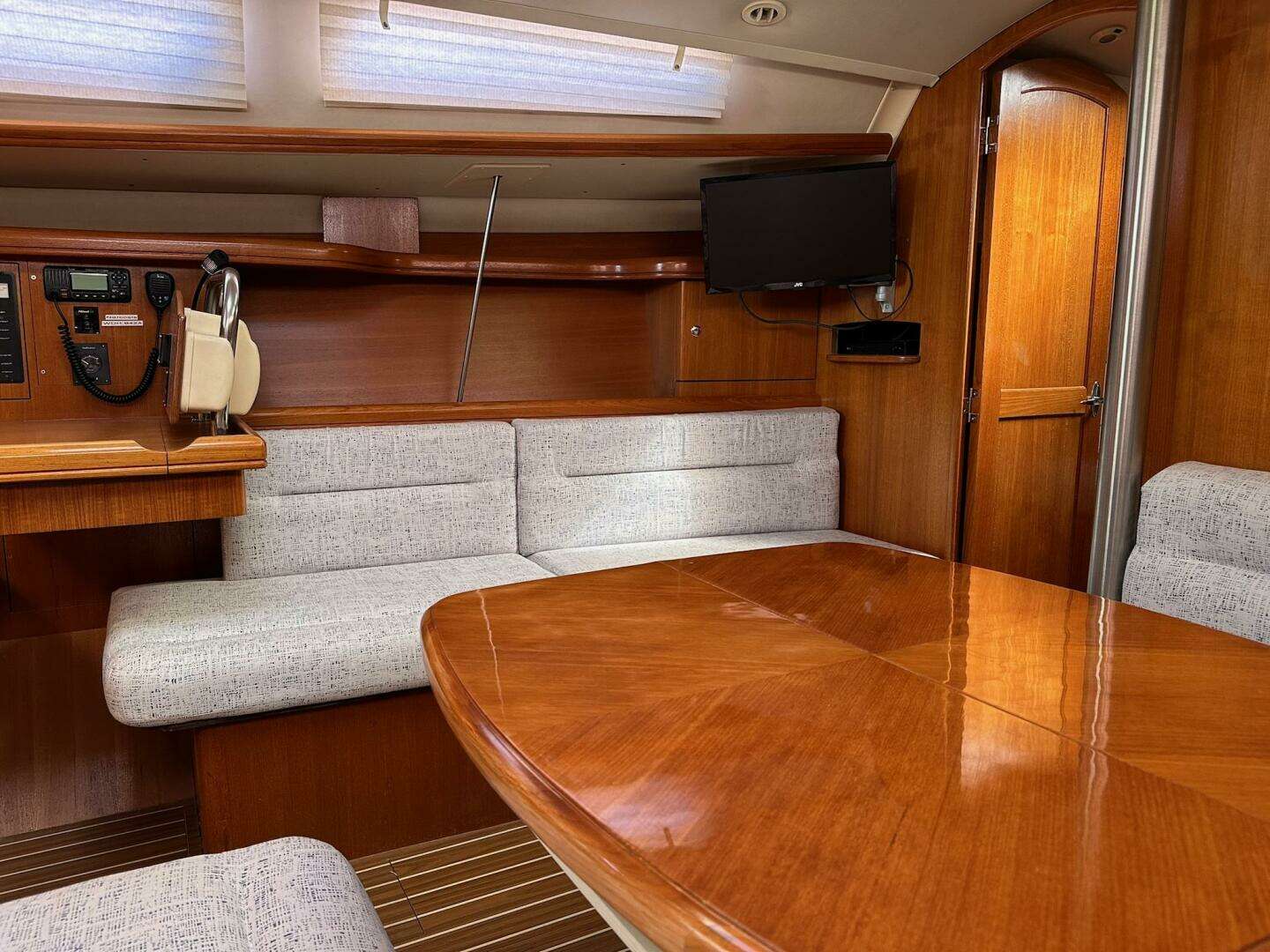 2005 Hunter 38 - Image 25