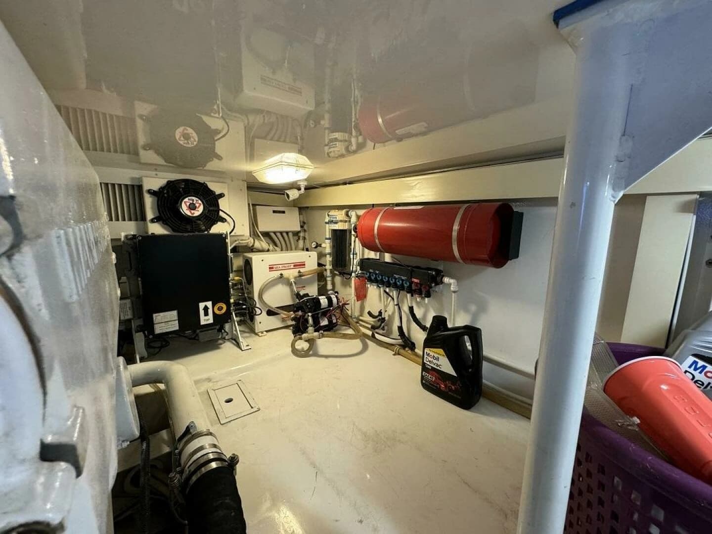 2006 Viking 45 Convertible - Image 38