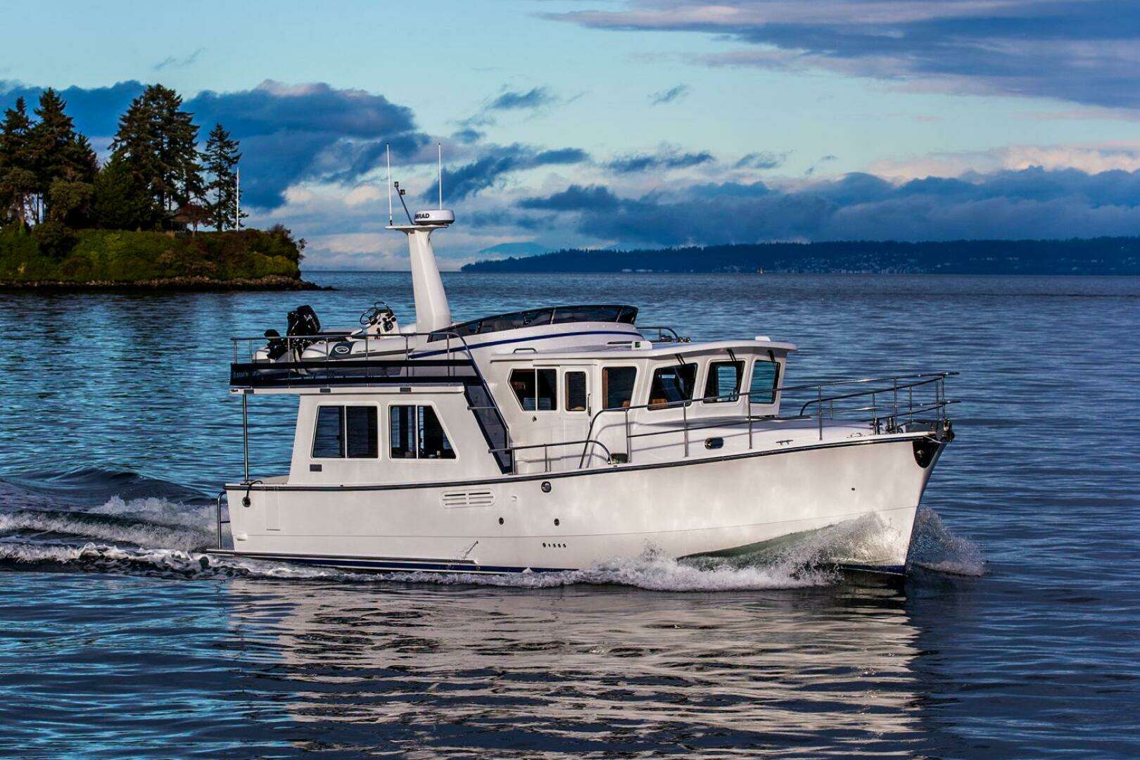 2026 Helmsman Trawlers 43E Pilothouse - Image 6
