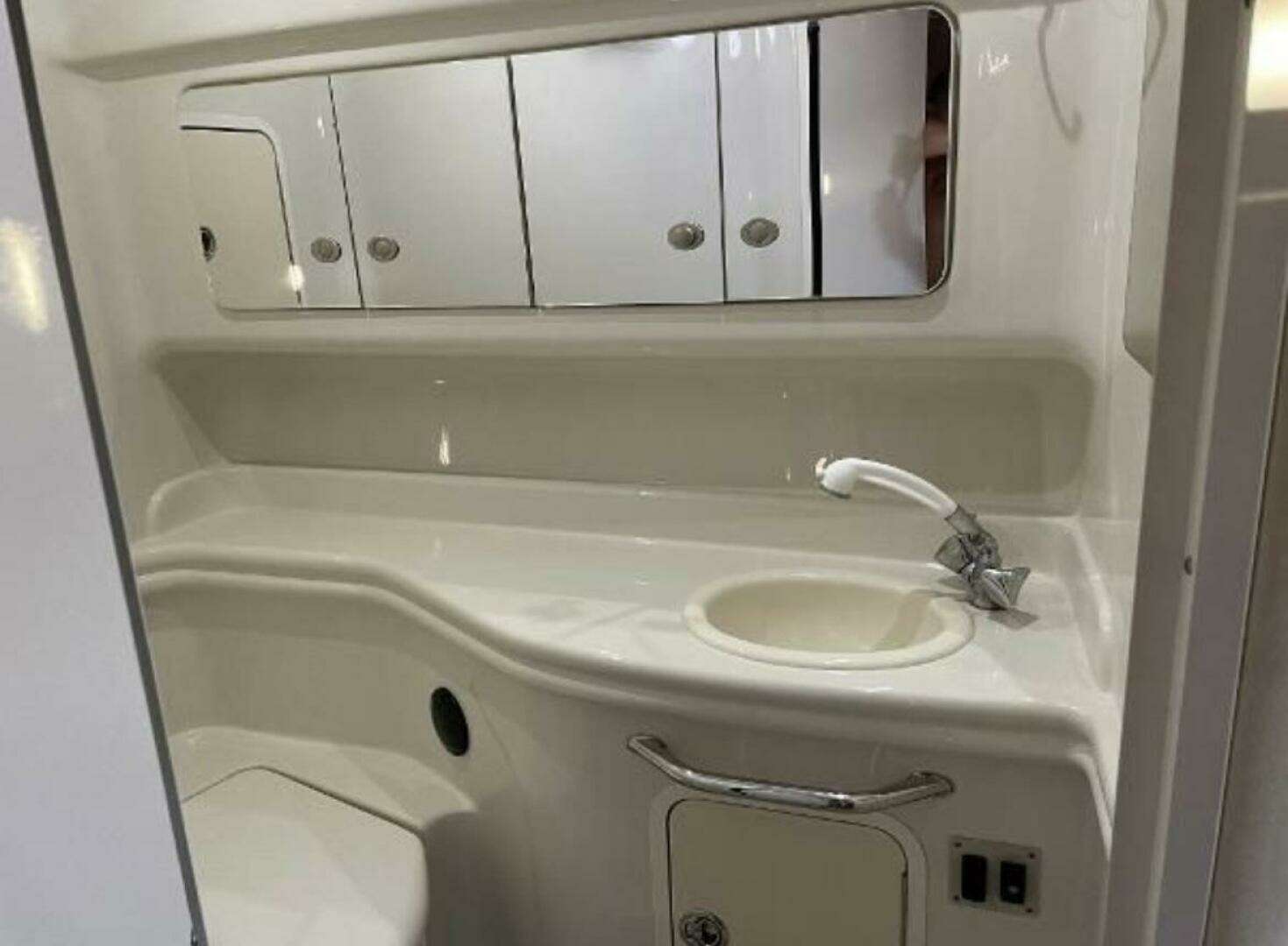 2006 Sea Ray 320 Sundancer - Image 28