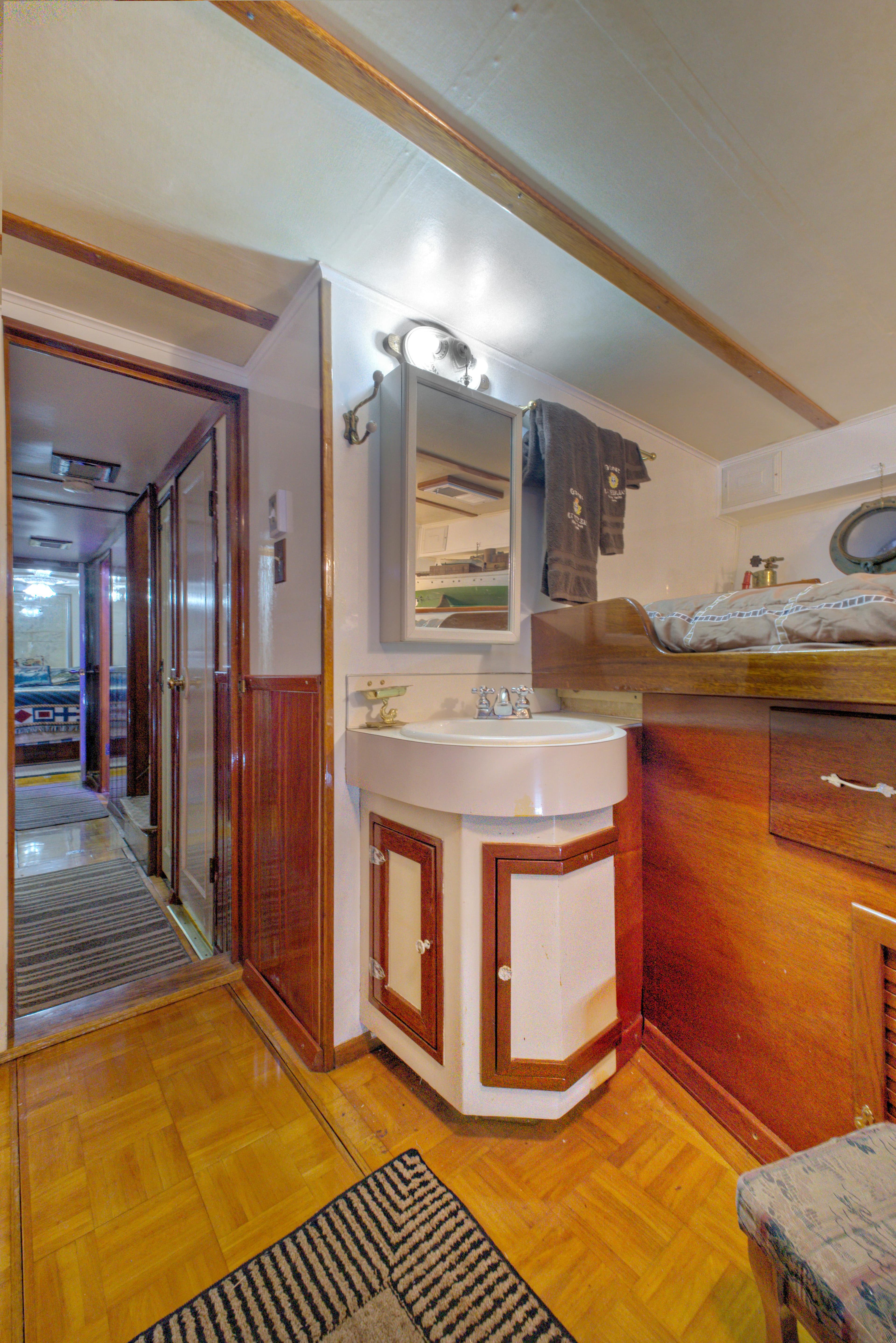 1929 Custom HOFFAR-BEECHING Fantail Yacht BRING ALL OFFERS - 64