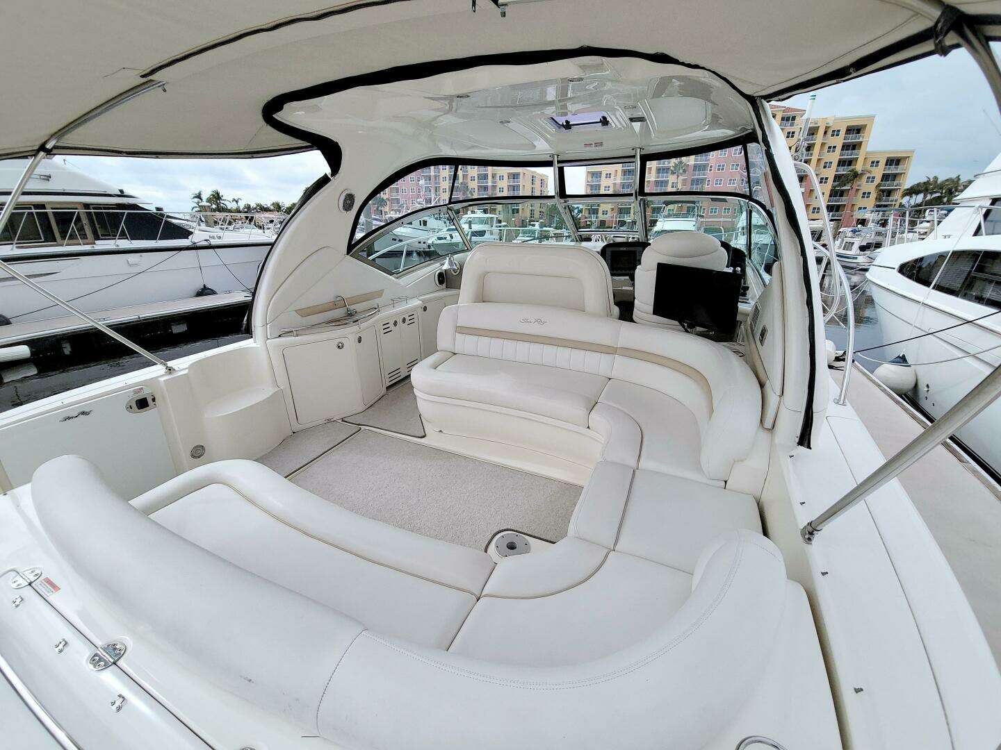 2009 Sea Ray 44 Sundancer - Image 13