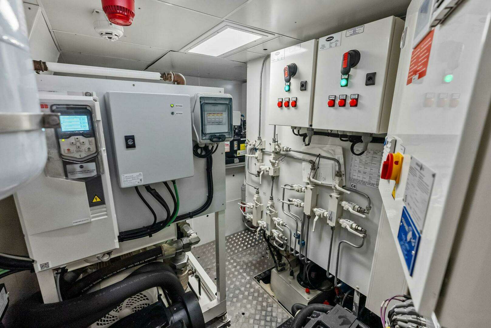 2023 Custom Line 33 Navetta - Image 130