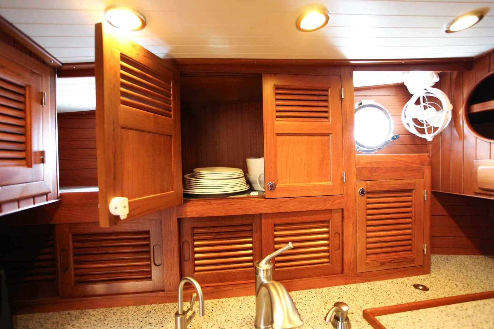 1997 Hampton 43 - Image 13