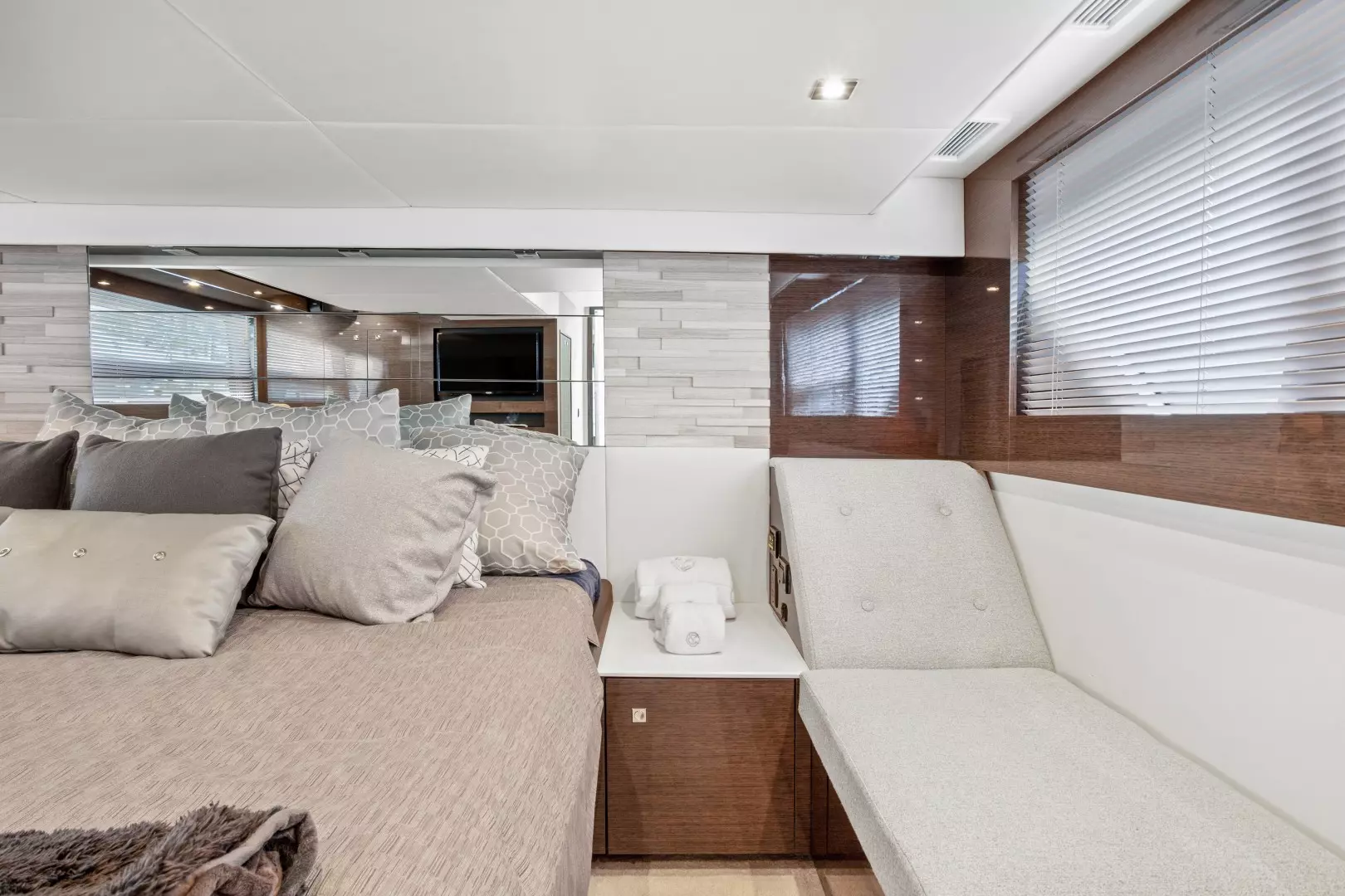 2019 Cruisers 50 Cantius - Image 31