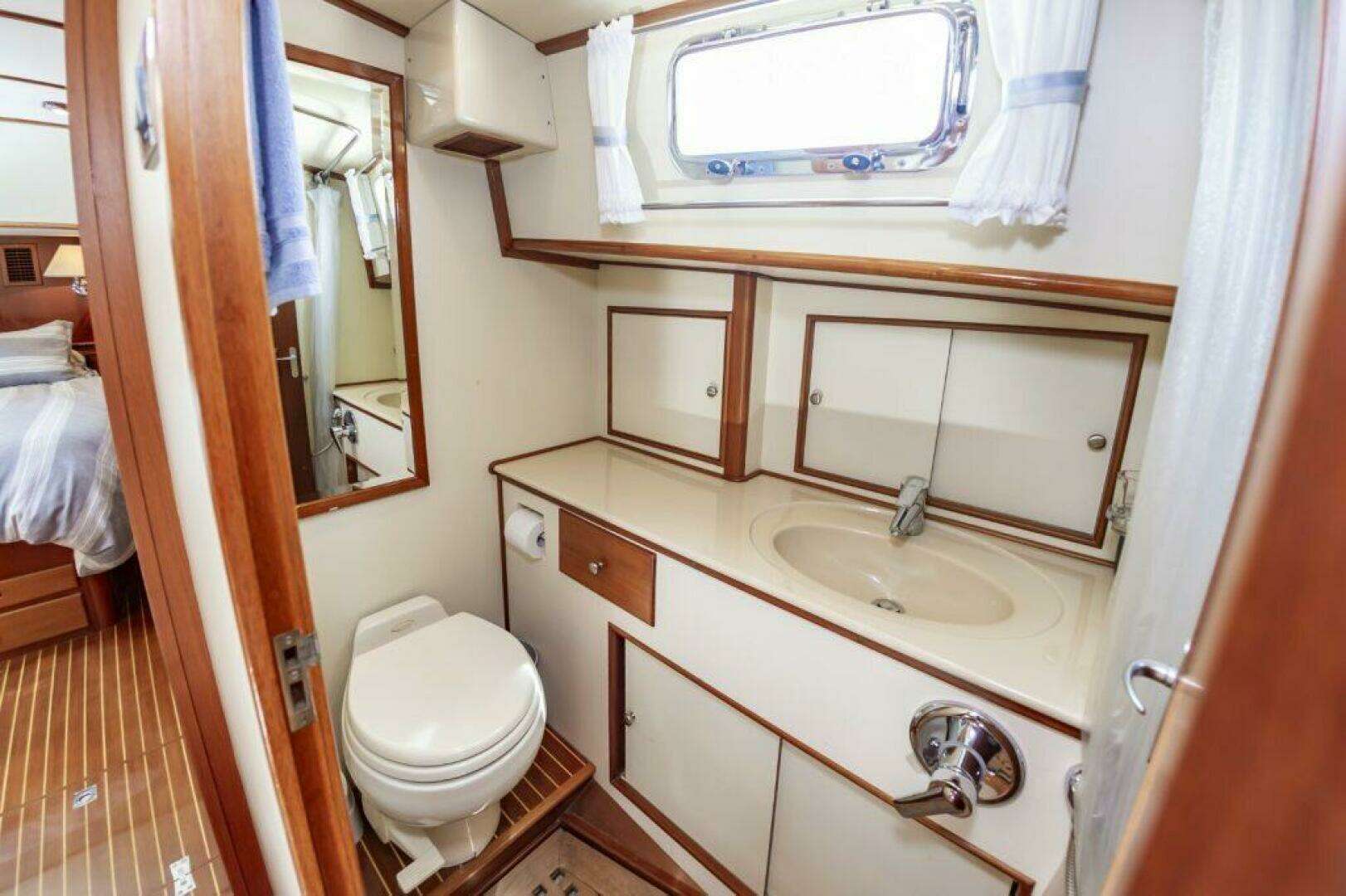 2005 Grand Banks 49 Eastbay SX w/Side Door - Image 40
