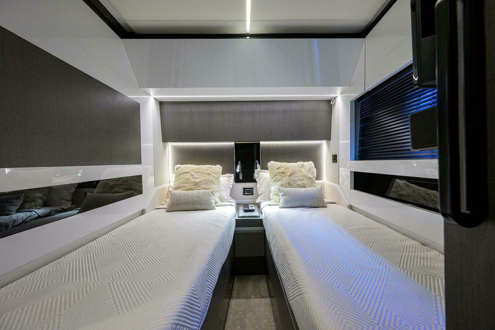 2019 Azimut S7 - Image 124