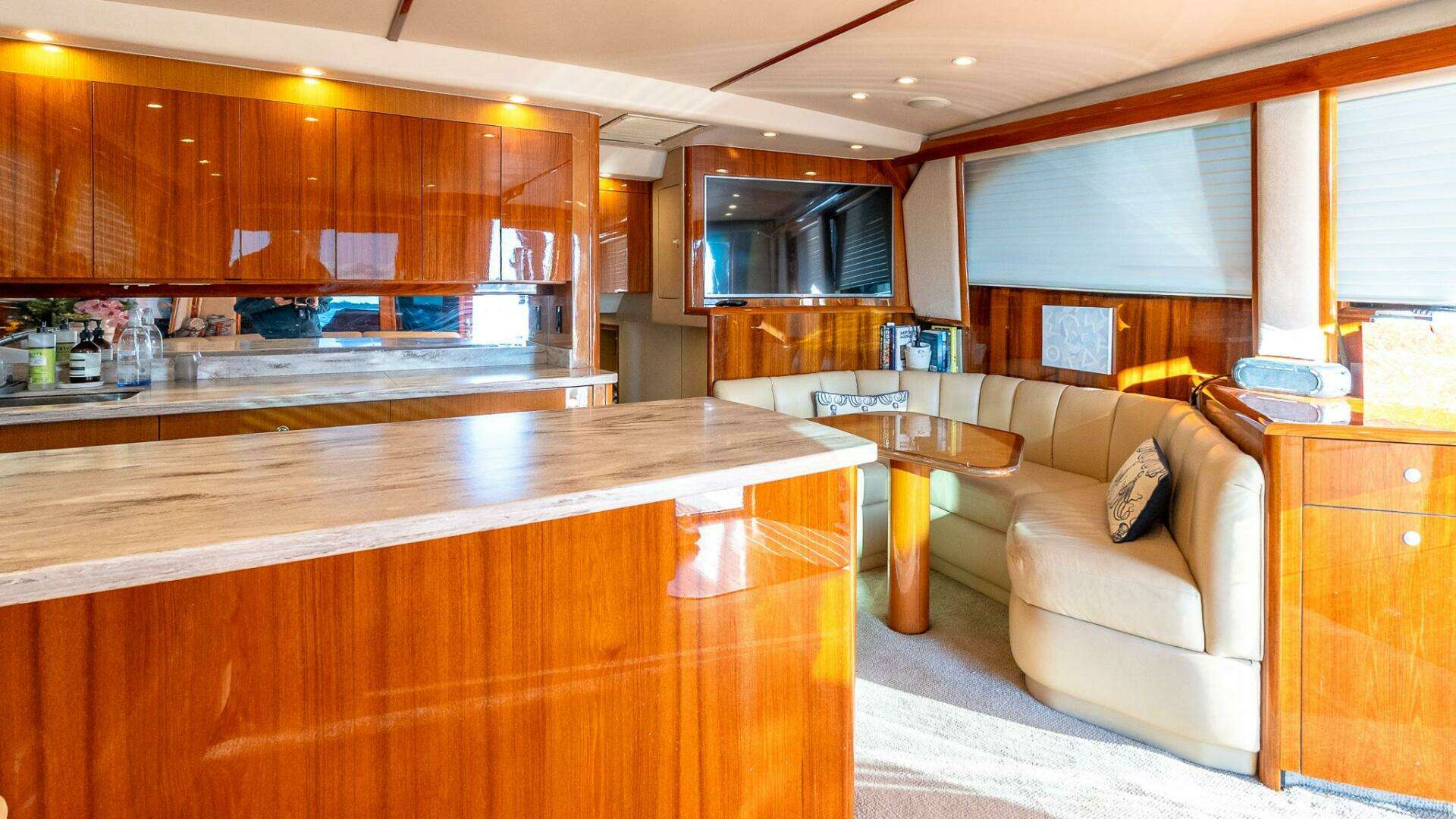 2002 Viking 52 Convertible - Image 26