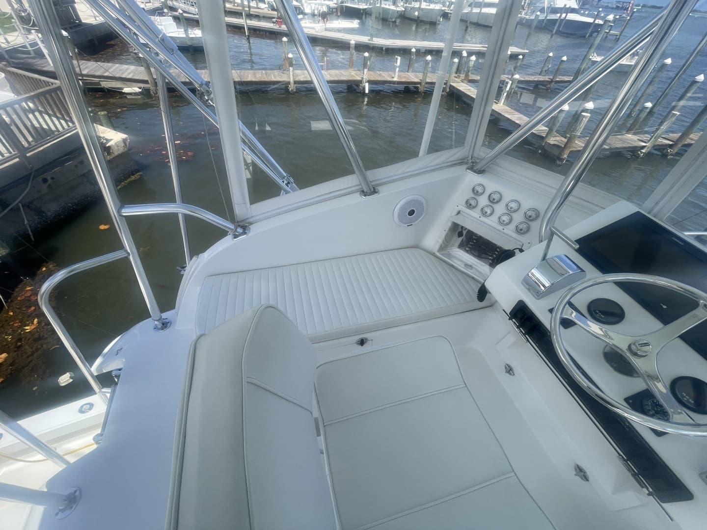 1968 Hatteras 34 Sportfisherman - Image 15